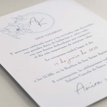 detalle Invitación de boda con logotipo floral a una tinta. Modelo Alejandría V