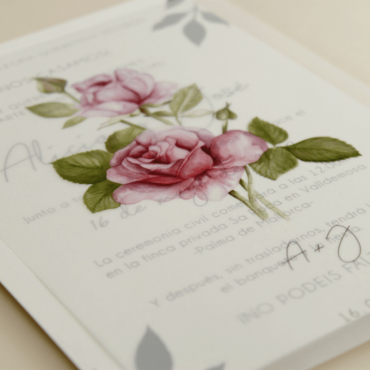 detalle invitacion de boda con flores de acuarela de rosas. invitacion de papel vegetal. veladura de papel vegetal. mod est II