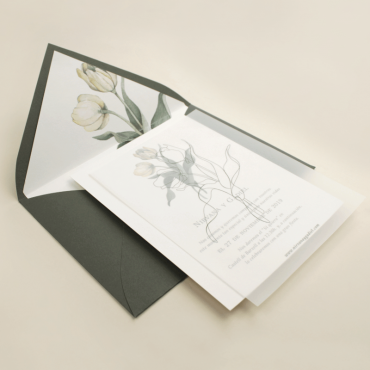 Invitación de papel vegetal con sobre forrado verde olivo. Colección Ámsterdam