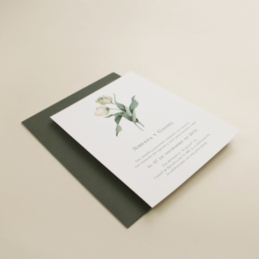 Invitación de boda con flores de acuarela de tulipanes. Invitación de boda con sobre verde olivo. Modelo Ámsterdam